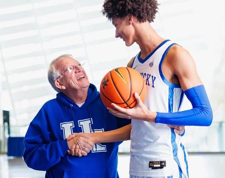 It’s official: Five-Star Forward Nate Ament Officially Commits to Kentucky Wildcats over L…read more.