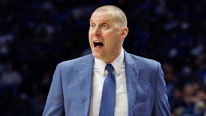 UNBELIEVABLE: Kentucky basketball fans are fuming after the NCAA released its highly anticipated preseason Top 10 rankings — and the Wildcats were nowhere to be found. Despite an offseason filled with renewed optimism, fresh talent, and the arrival of new head coach Mark Pope, Kentucky’s absence …Read more.