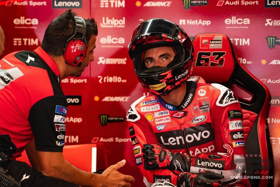 🏍️🔥 Pecco Bagnaia reina en Motegi: resiste el asedio de Marc Márquez y Pedro Acosta completa el podio en una …