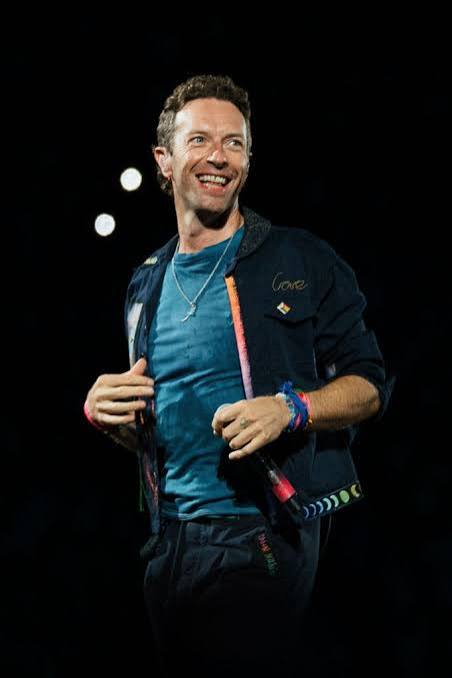 BREAKING : Coldplay Vocalists Chris Martin has…Read more 👇👇