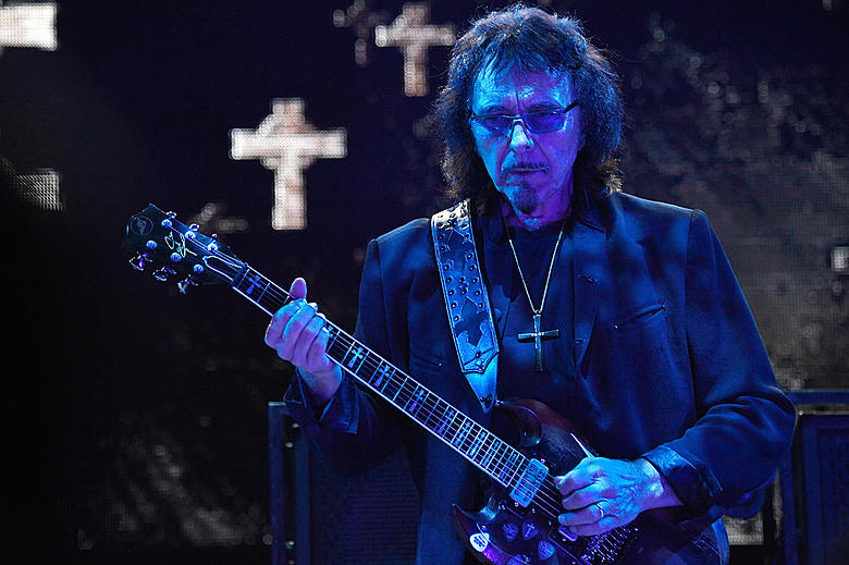 👉 What do you think? Black Sabbath Guitarist Tony Iommi…see more 👇